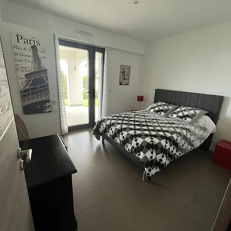 Rdc De Avec Piscine Holiday home
