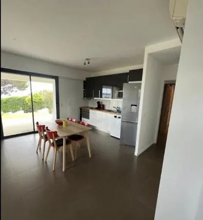 Rdc De Avec Piscine Holiday home